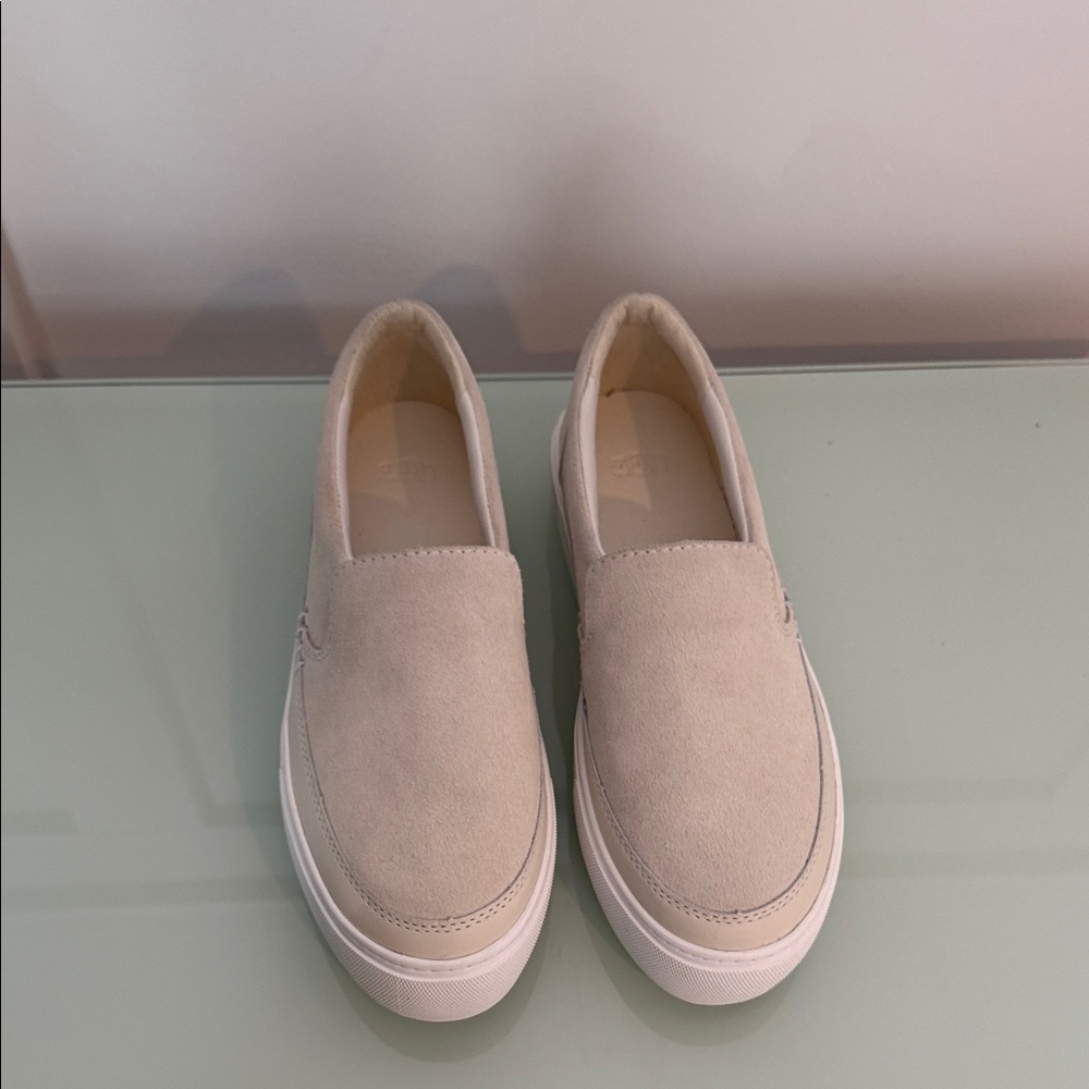 UGG Zilo Slip-On Sneakers in light Beige color. NWOT